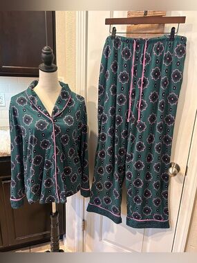 Room Service 2 Piece Pajamas Emerald Green/Hot Pink Cozy Stretchy Luxurious